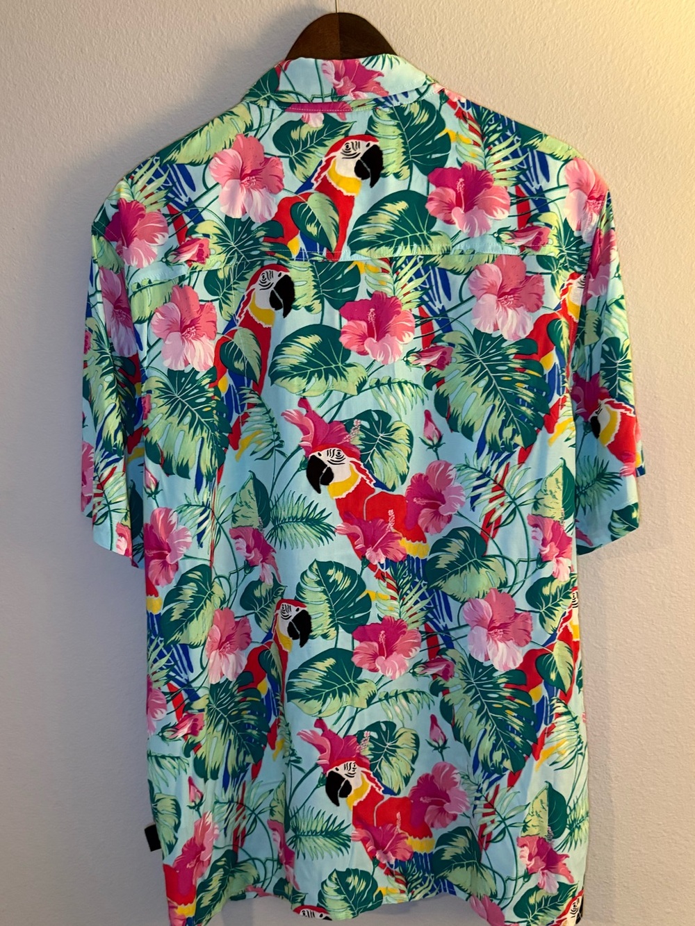 Margaritaville Aqua Parrot & Pink Floral Button-Down Shirt - Men’s Large - Picture 3 of 9